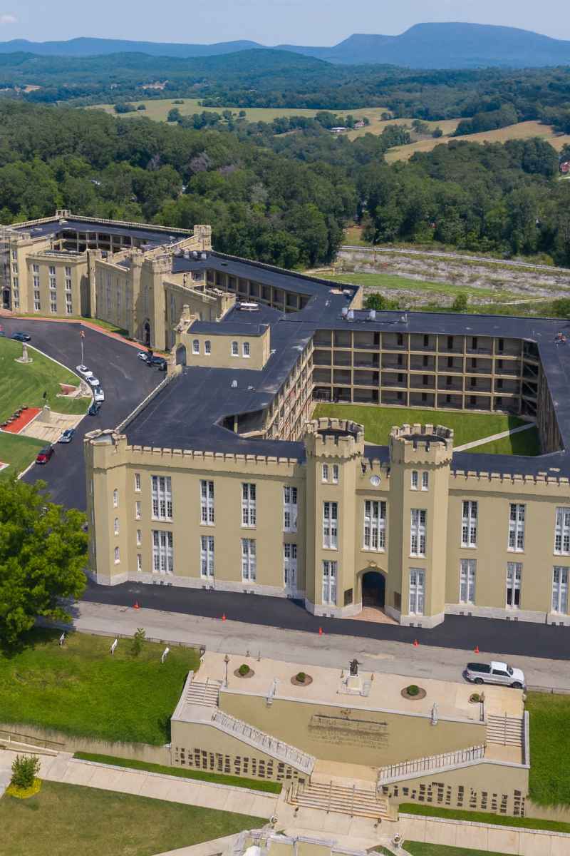 בזמן קל&comma; צוערים&excl;&colon; קלף המשחק של מסלול אוניברסיטת VMI&period;