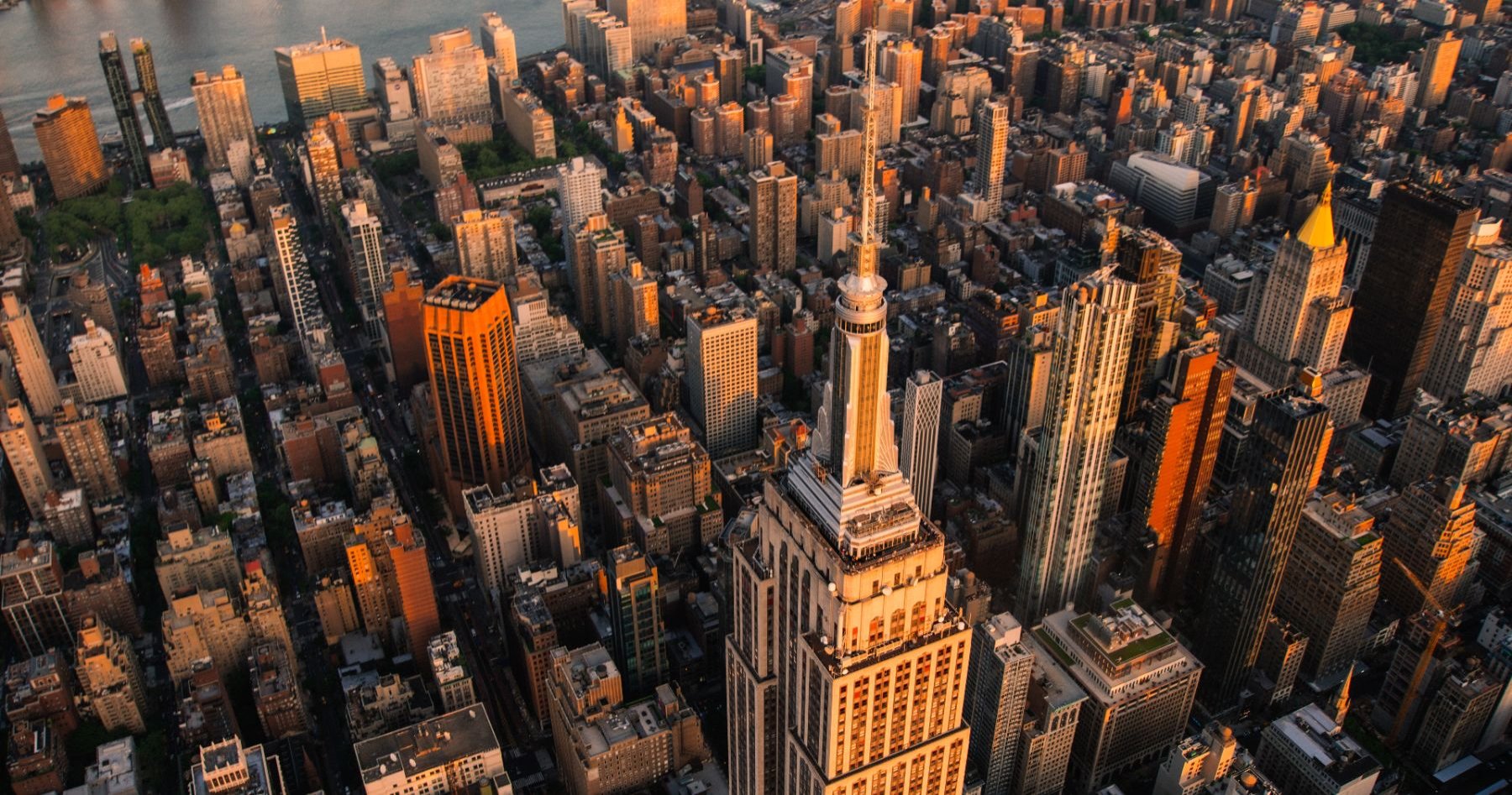 Pop Culture: ภาพถ่ายฮีโร่จาก Pop Culture: Gossip Girl TV Locations Scavenger Hunt
