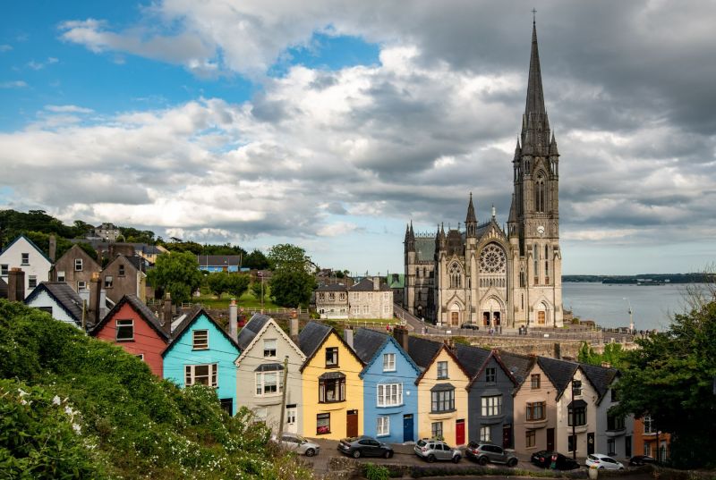 Colorful Cobh Hunt
