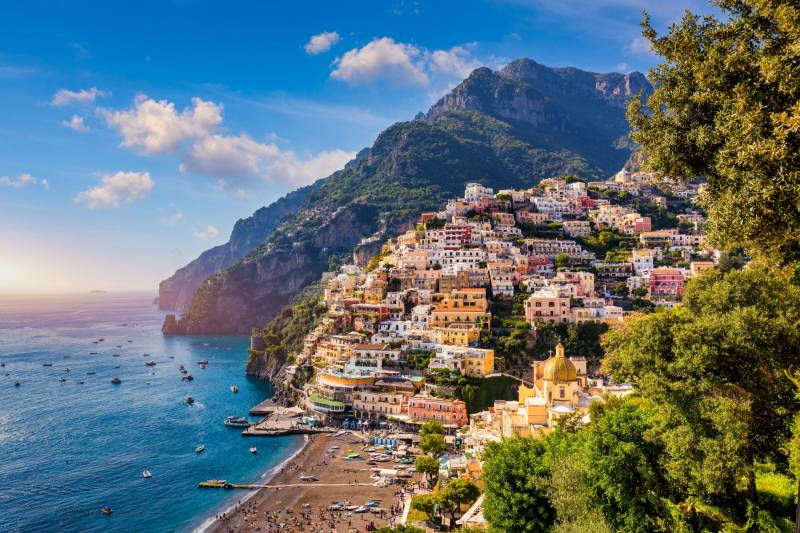 Coastal Clues: The Amalfi Hunt