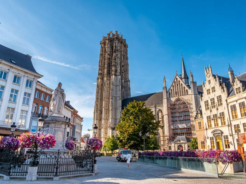 From Cathedral to Canal: The Mechelen Hunt
