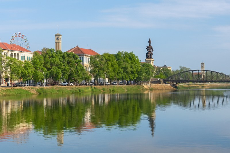 Battambang: Tracks, Temples & Tales