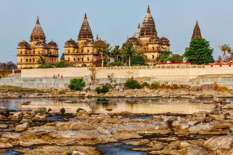 Orchha Hunt: Clues Among the Cenotaph