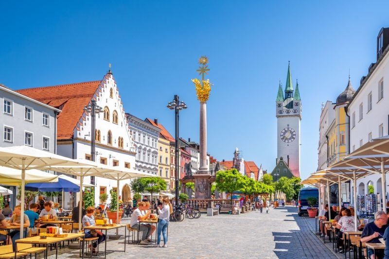 Stadtturm to Stream: The Straubing Square & Danube Dash