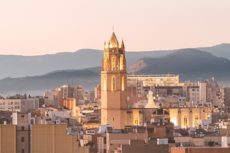 Reus and Clues: A Modernist Mystery Tour