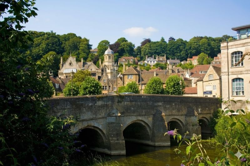 Knot Your Average Town: The Bradford-on-Avon Chase Scavenger Hunt card image