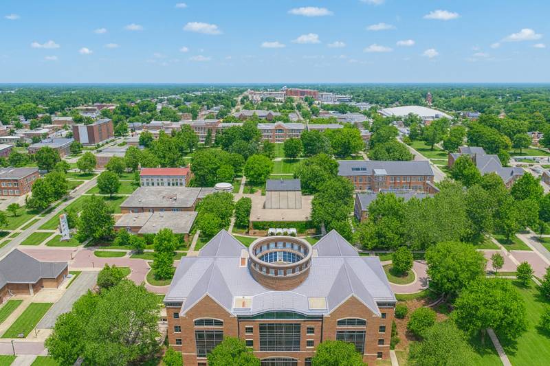 Fotografie principală pentru Cursa de Căutare de Comori la Illinois Wesleyan University