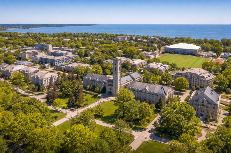 Fotka hrdiny s lovem na královské univerzitě v Kingstonu
