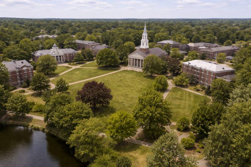 Wheaton College Scavenger Hunt hero photo